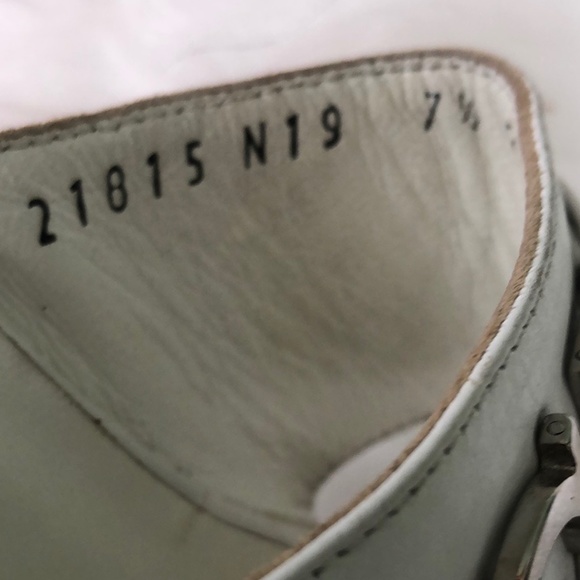 Salvatore Ferragamo Woman Sandals. Size 7 1/2 B. - Picture 9 of 9